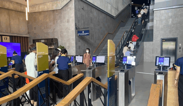 Thiết bị check in bằng nhận diện khuôn mặt