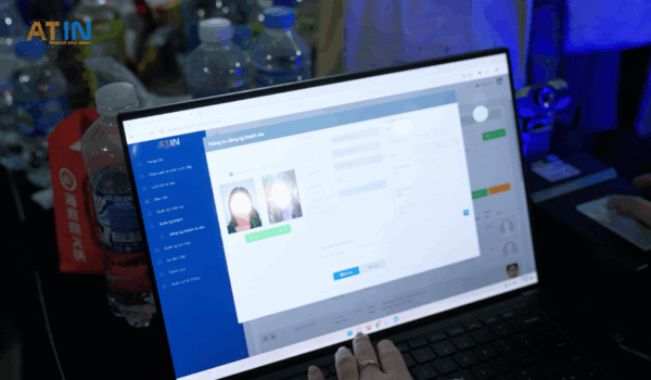Đối chiếu thông tin check-in bằng khuôn mặt với thông tin đăng ký